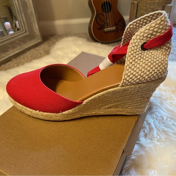 Shoes - Picture 3 of 4